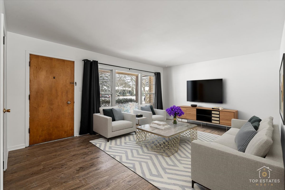 369 Bianco Drive, Elk Grove Village, IL 60007