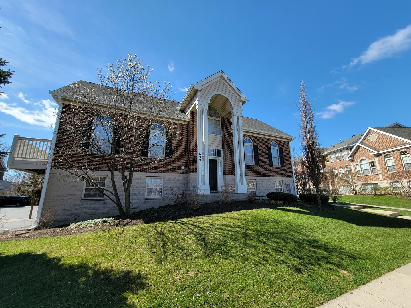 609 PRESTWICK Lane, Wheeling, IL 60090