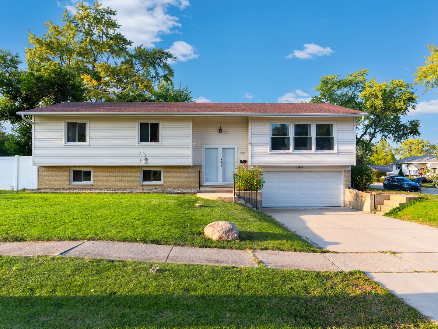 1591 Hillcrest Avenue, Hanover Park, IL 60133