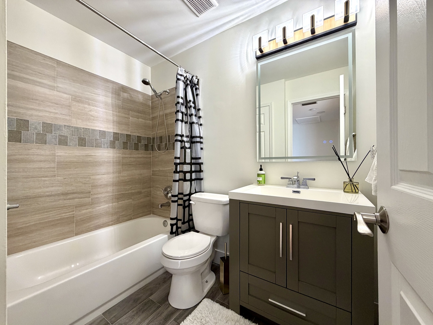 2350 County Farm Lane, Schaumburg, IL 60194