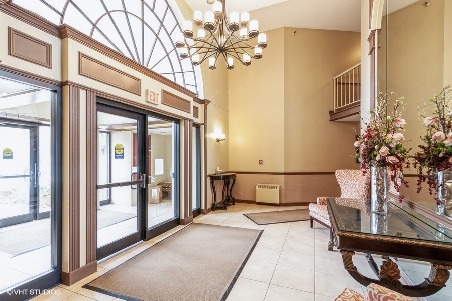 509 Aurora Avenue #109, Naperville, IL 60540