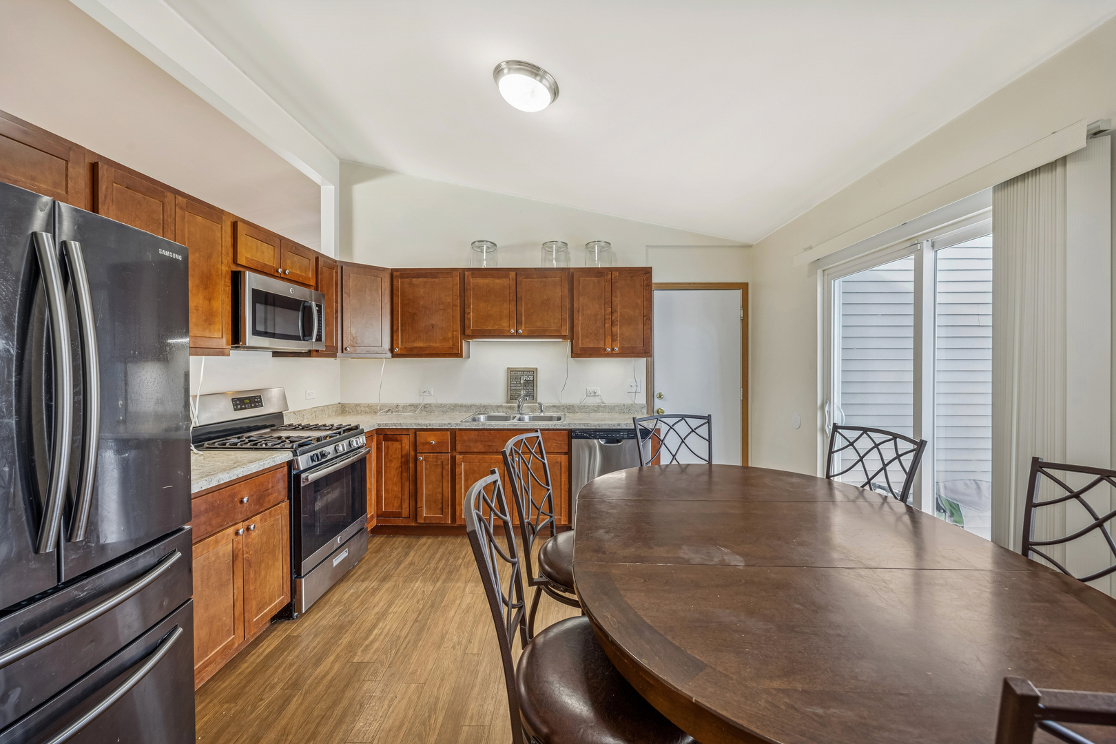 14925 Whipple Avenue, Markham, IL 60428