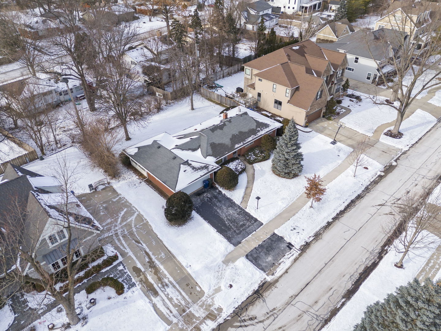 661 Willow Road, Naperville, IL 60540