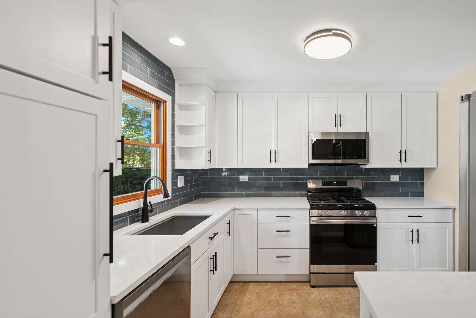 1900 Burr Oak Lane, Lindenhurst, IL 60046