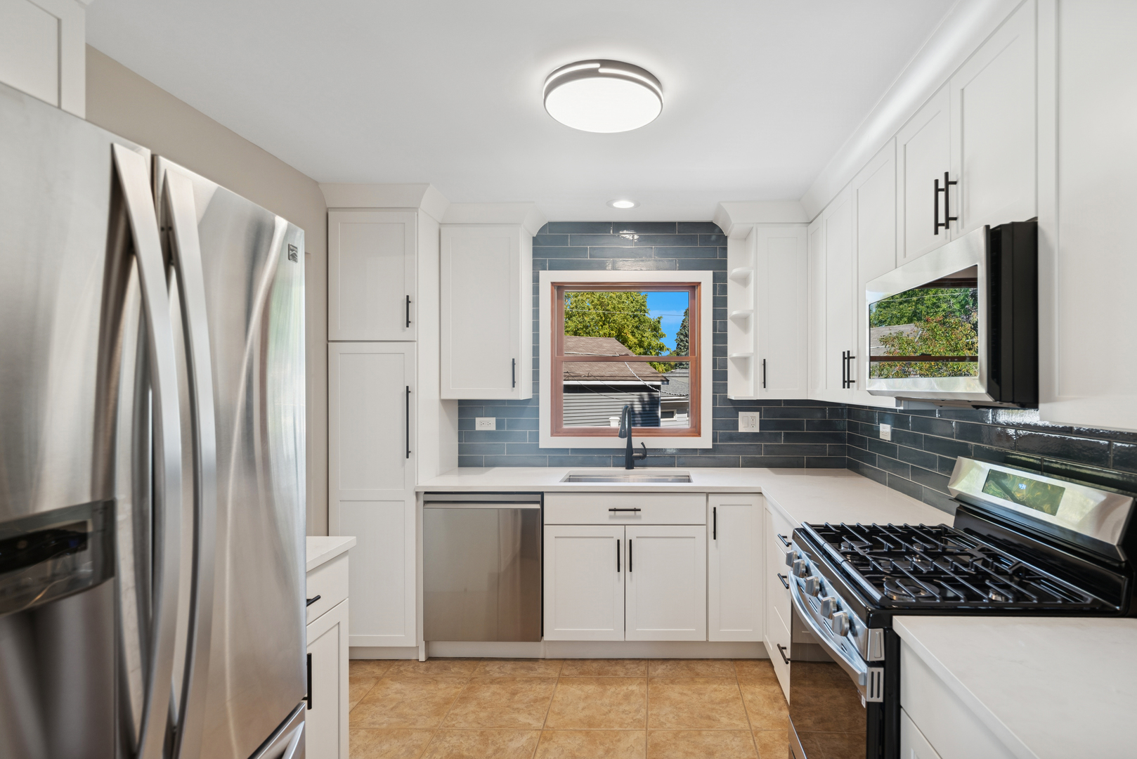 1900 Burr Oak Lane, Lindenhurst, IL 60046