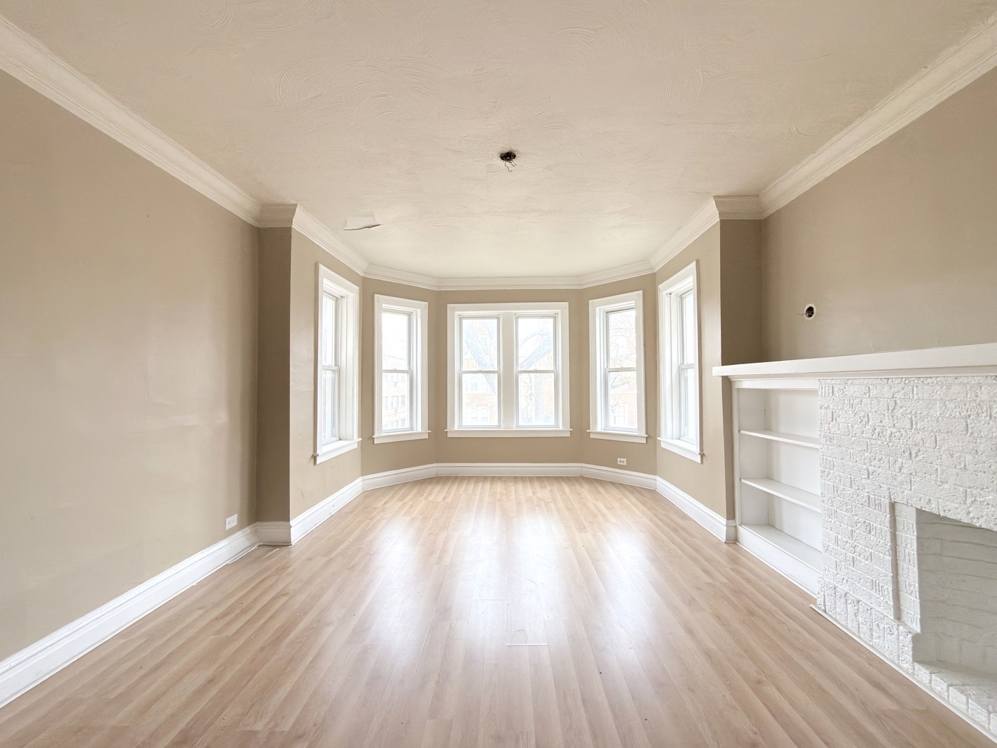 8216 S Maryland Avenue, Chicago, IL 60619