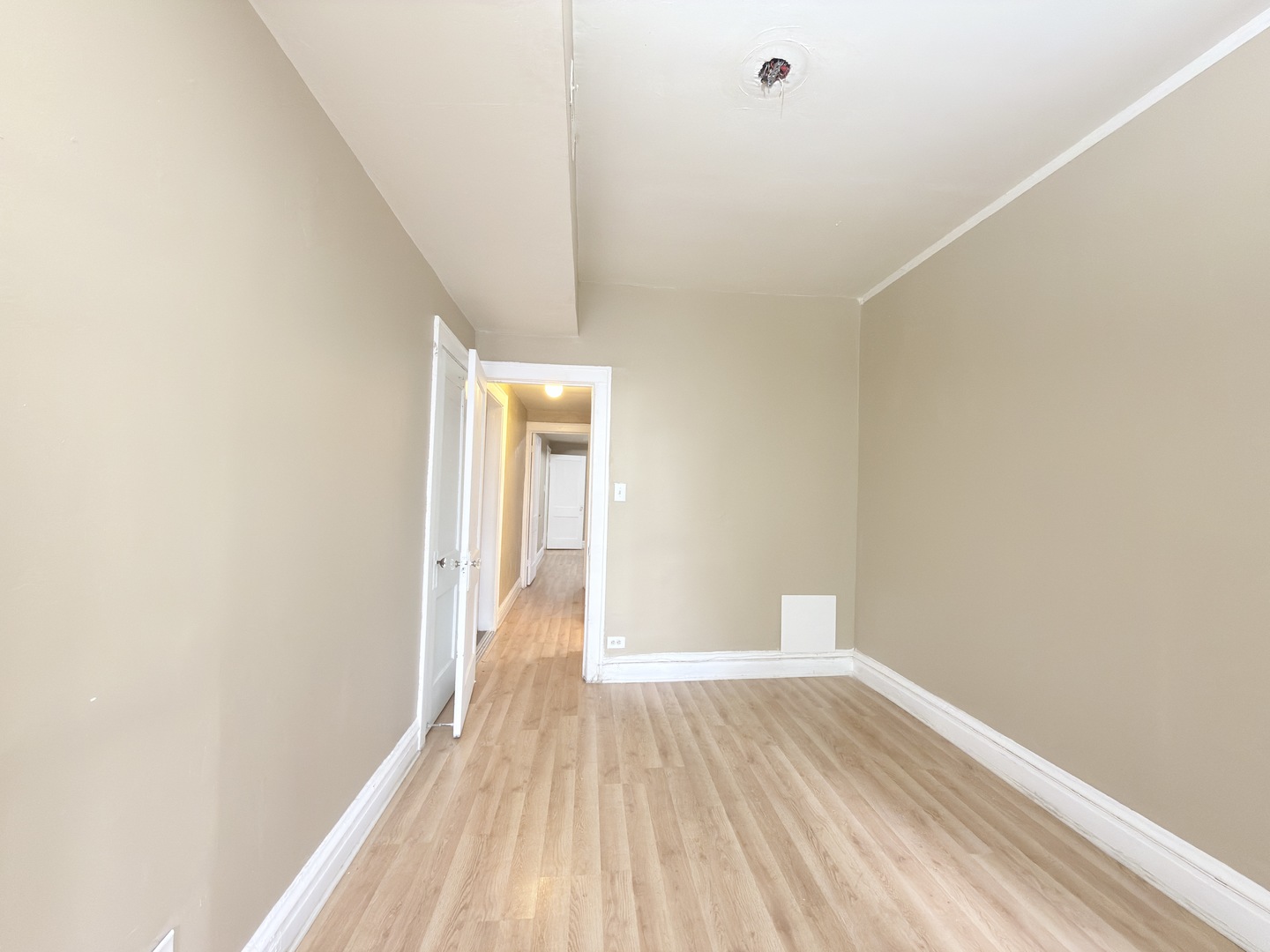 8216 S Maryland Avenue, Chicago, IL 60619