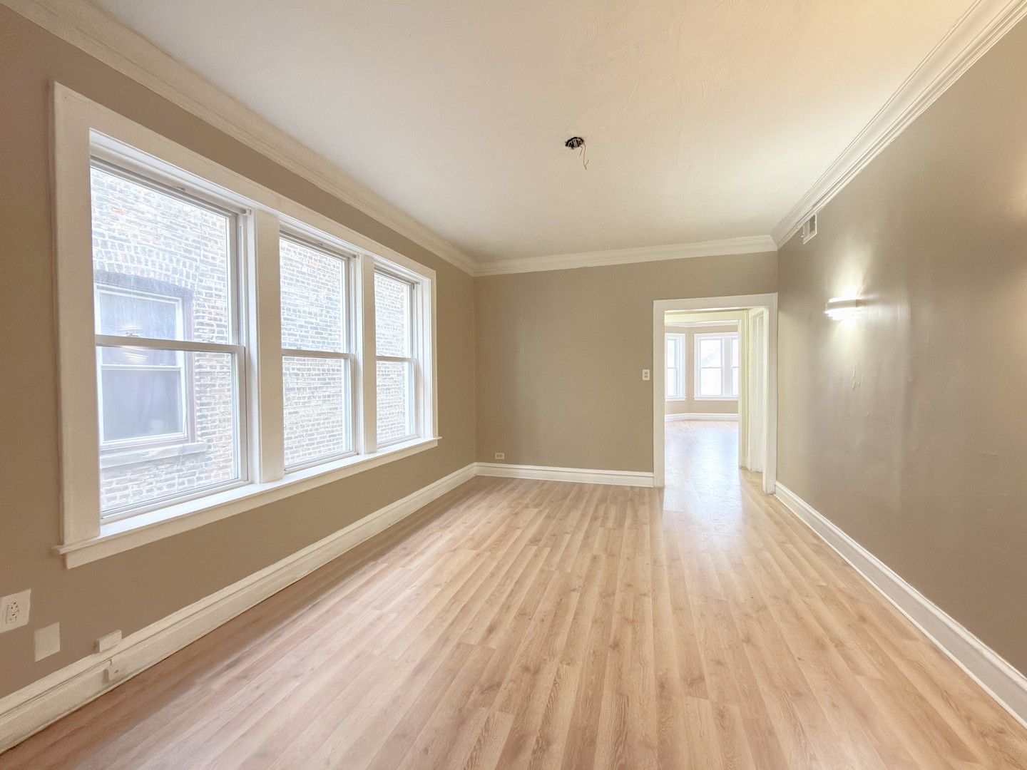 8216 S Maryland Avenue, Chicago, IL 60619