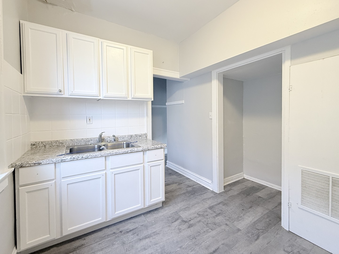 8216 S Maryland Avenue, Chicago, IL 60619