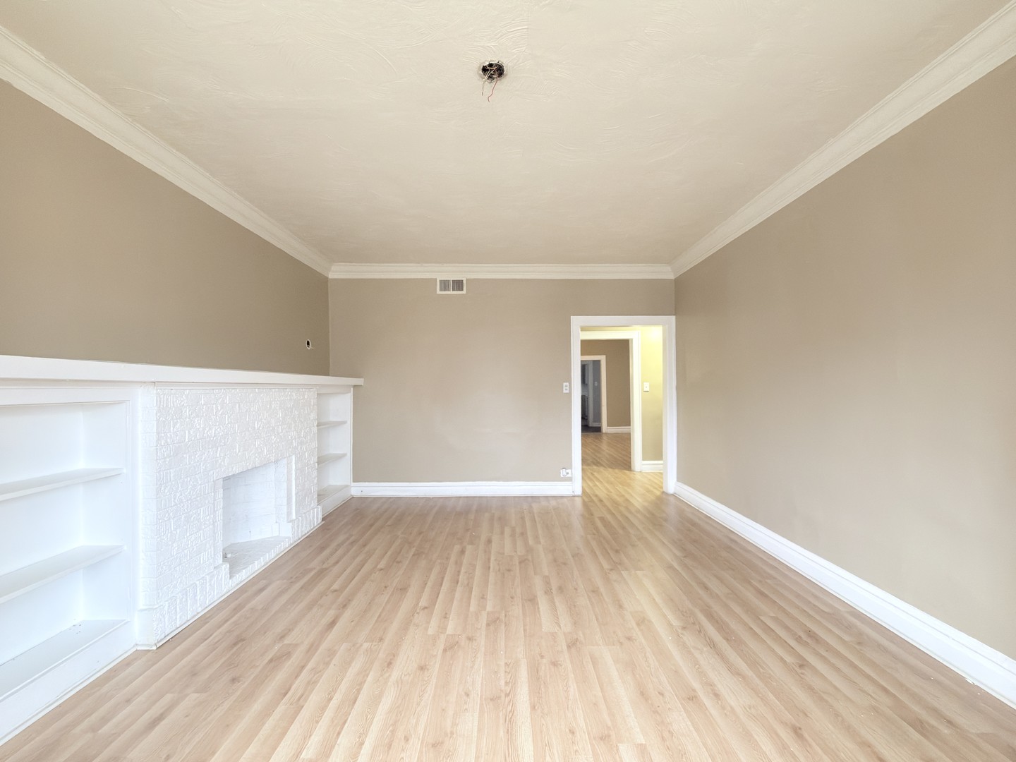 8216 S Maryland Avenue, Chicago, IL 60619