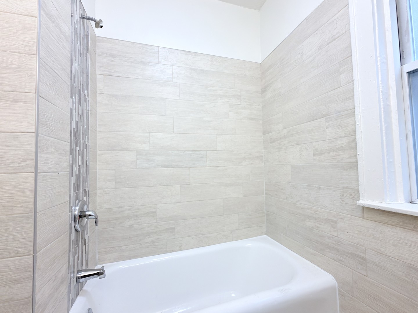 8216 S Maryland Avenue, Chicago, IL 60619