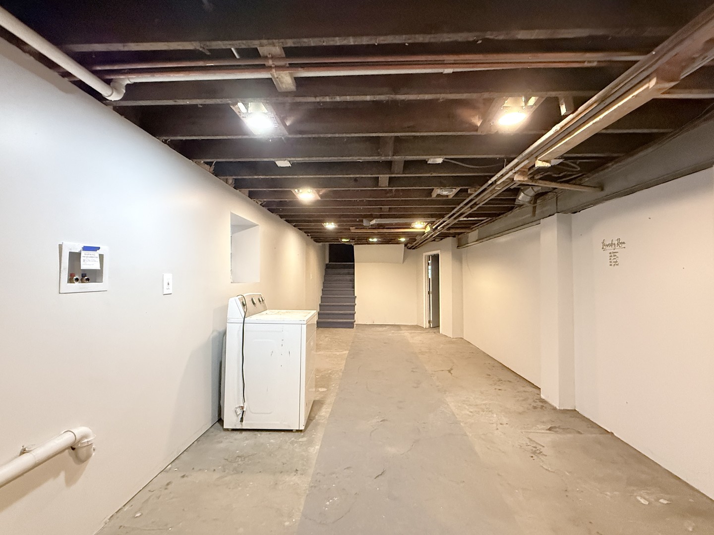 8216 S Maryland Avenue, Chicago, IL 60619