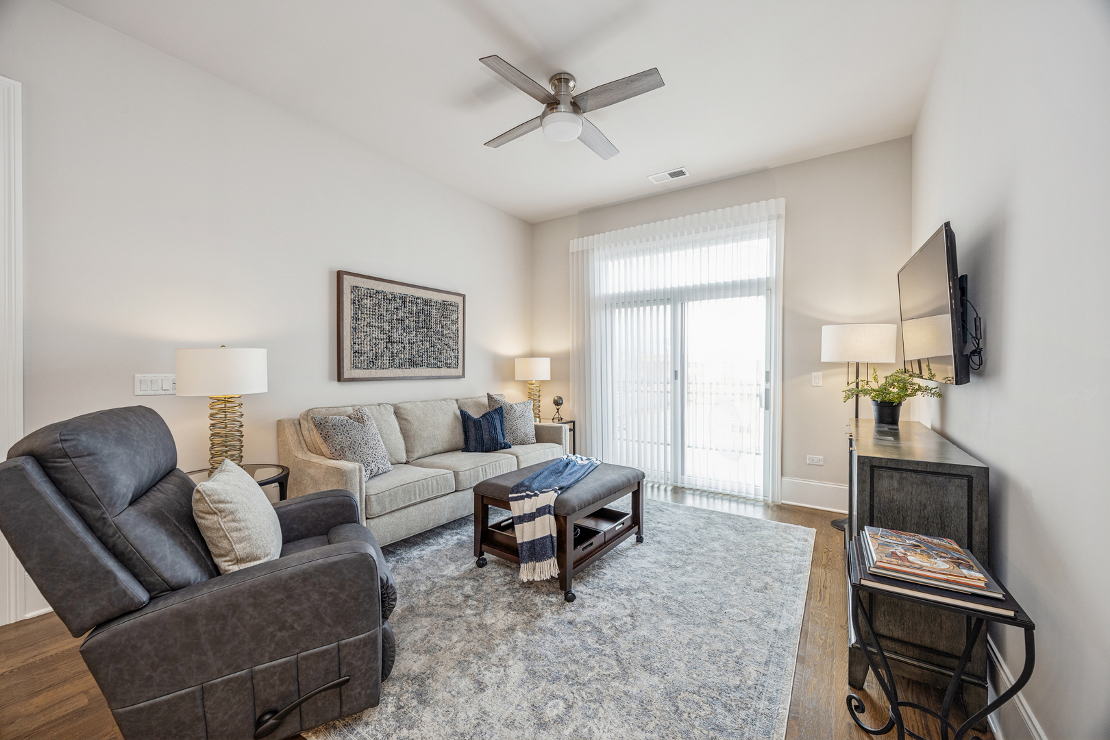 105 S Cottage Hill Avenue #204, Elmhurst, IL 60126