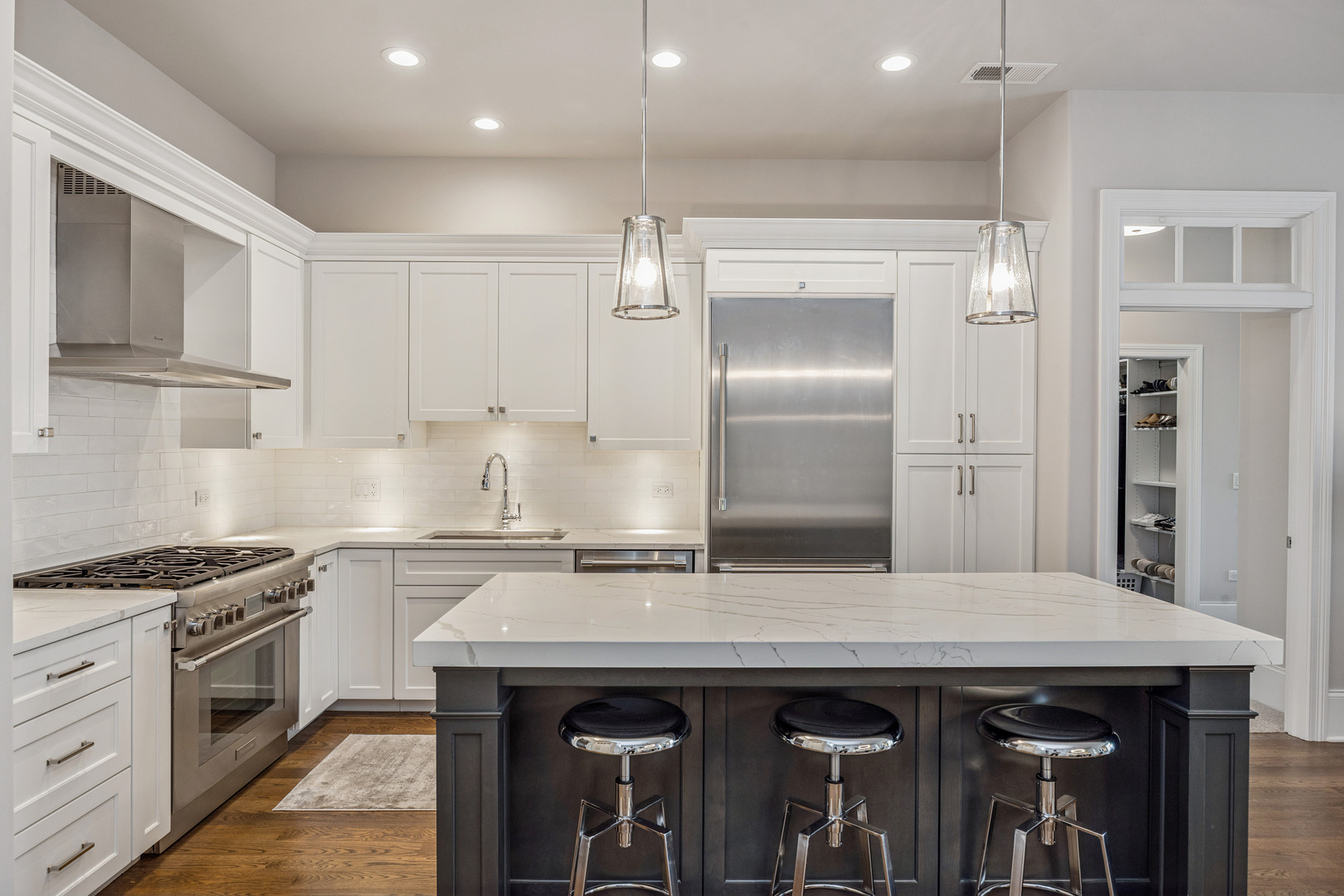 105 S Cottage Hill Avenue #204, Elmhurst, IL 60126