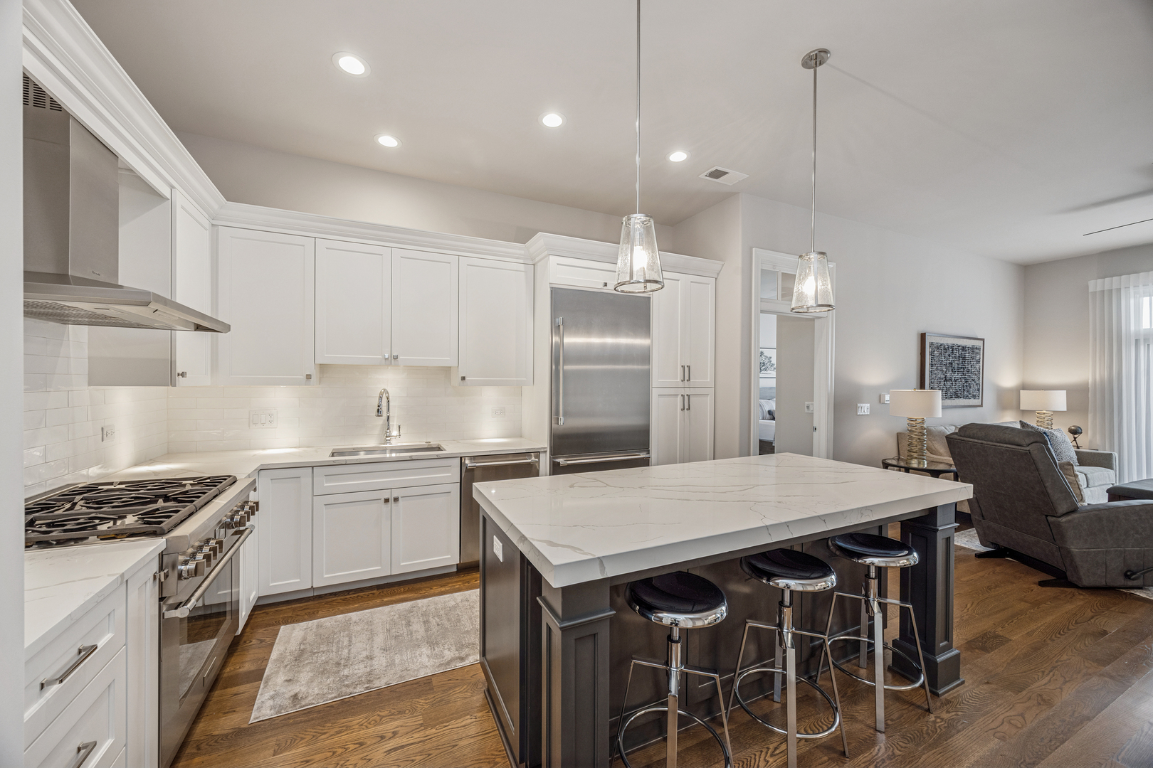 105 S Cottage Hill Avenue #204, Elmhurst, IL 60126