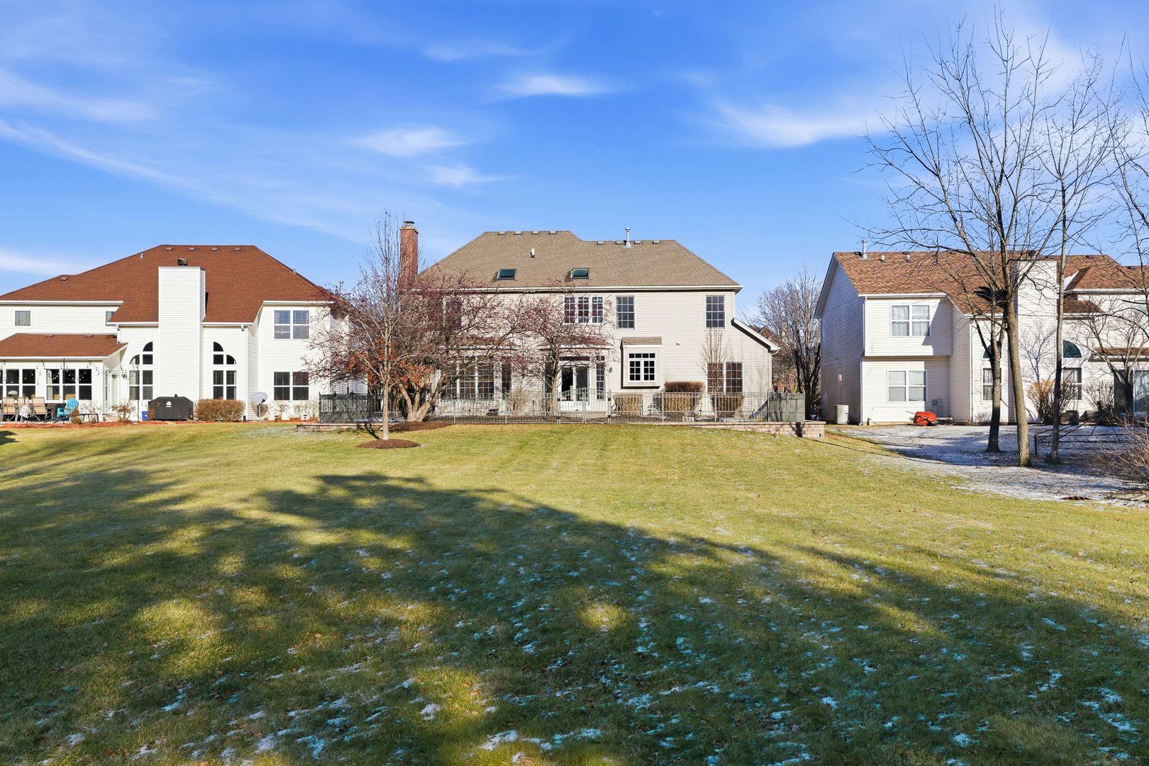 207 Long Beach Road, Oswego, IL 60543