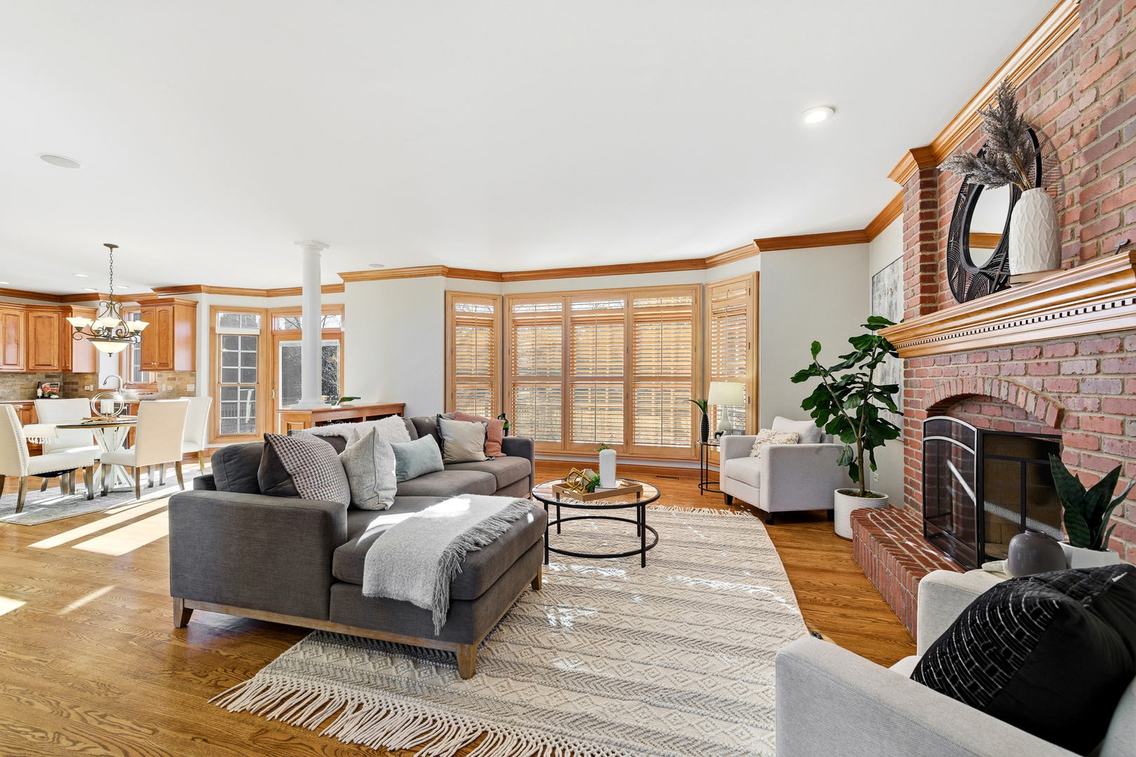 207 Long Beach Road, Oswego, IL 60543