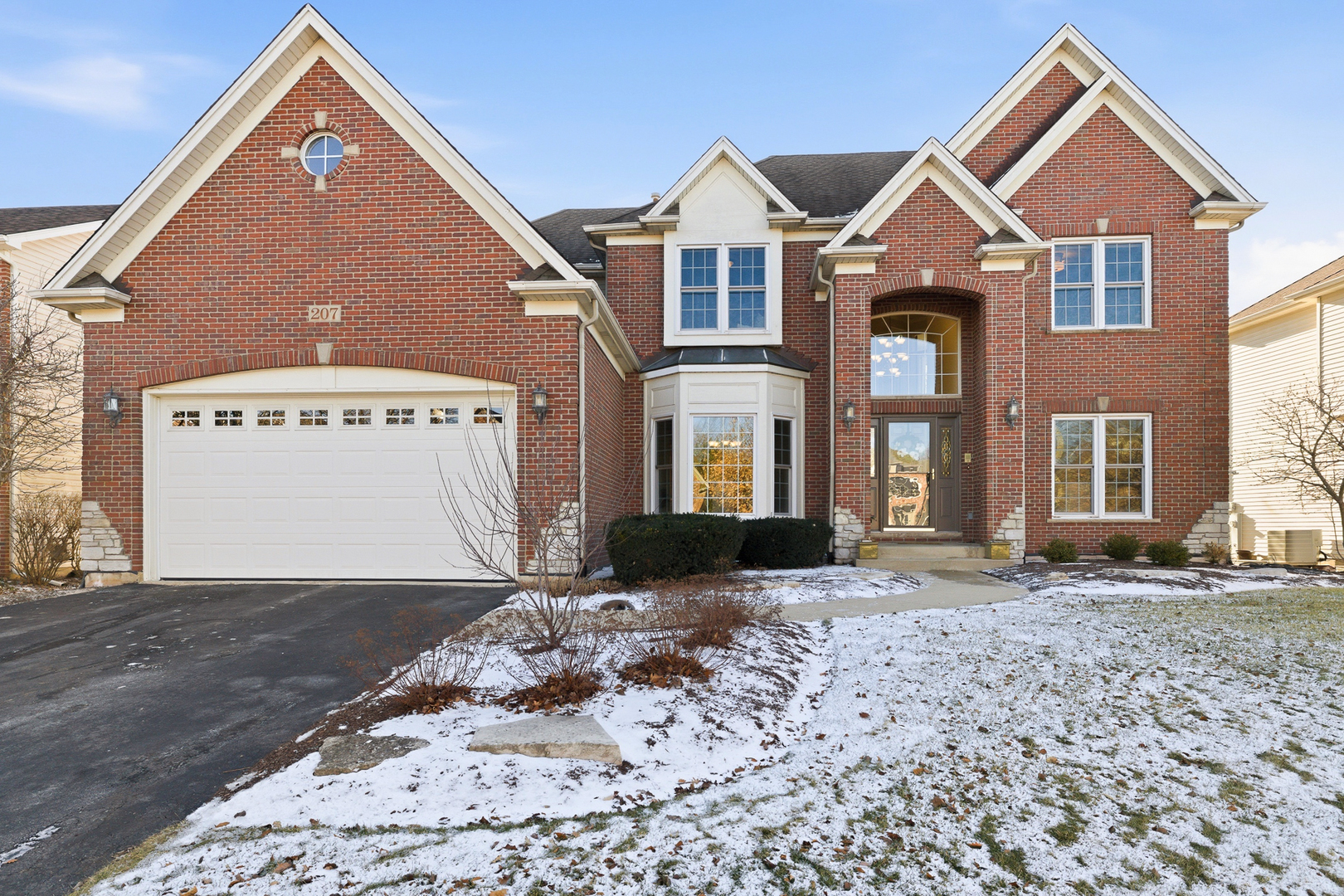 207 Long Beach Road, Oswego, IL 60543