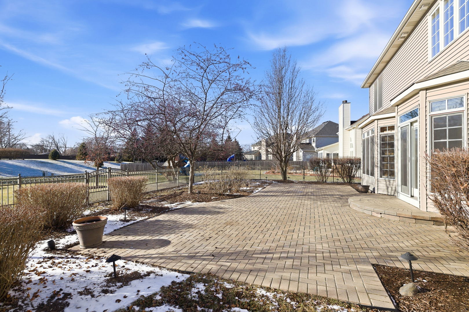 207 Long Beach Road, Oswego, IL 60543