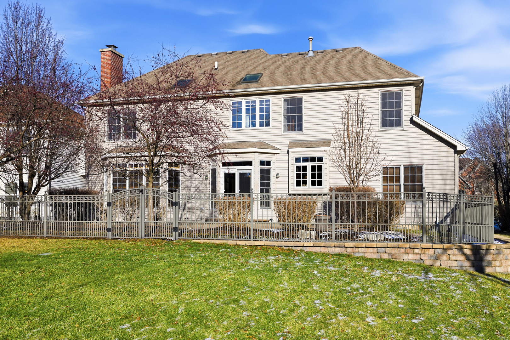 207 Long Beach Road, Oswego, IL 60543