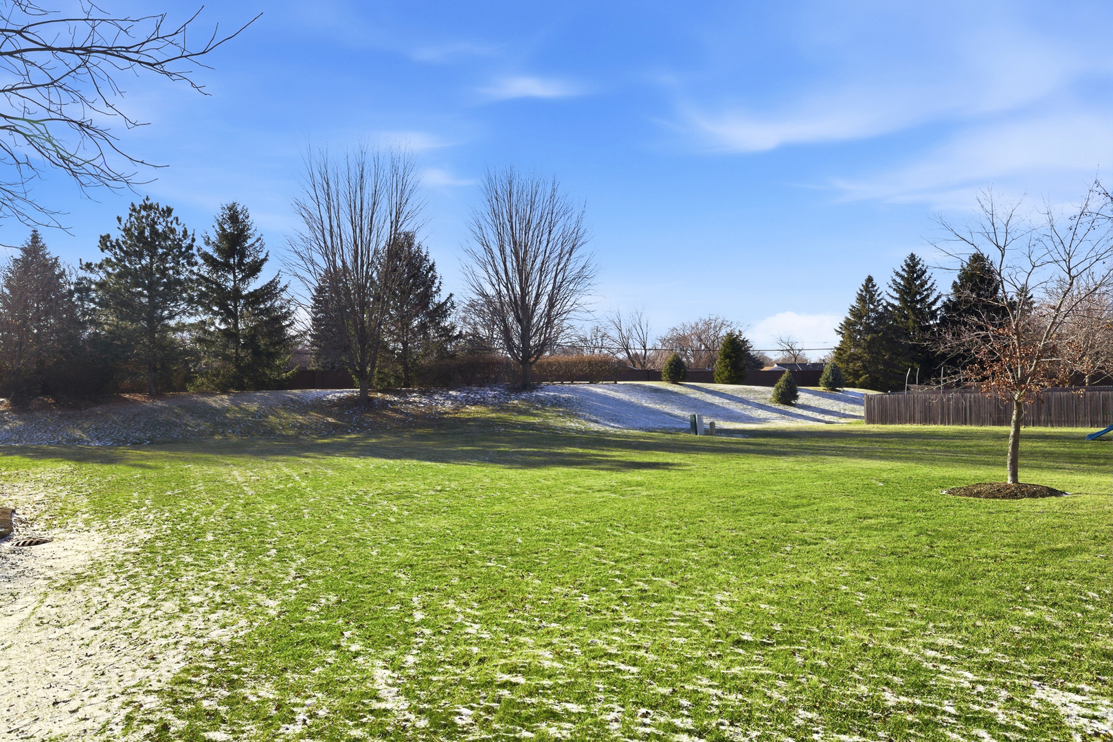 207 Long Beach Road, Oswego, IL 60543