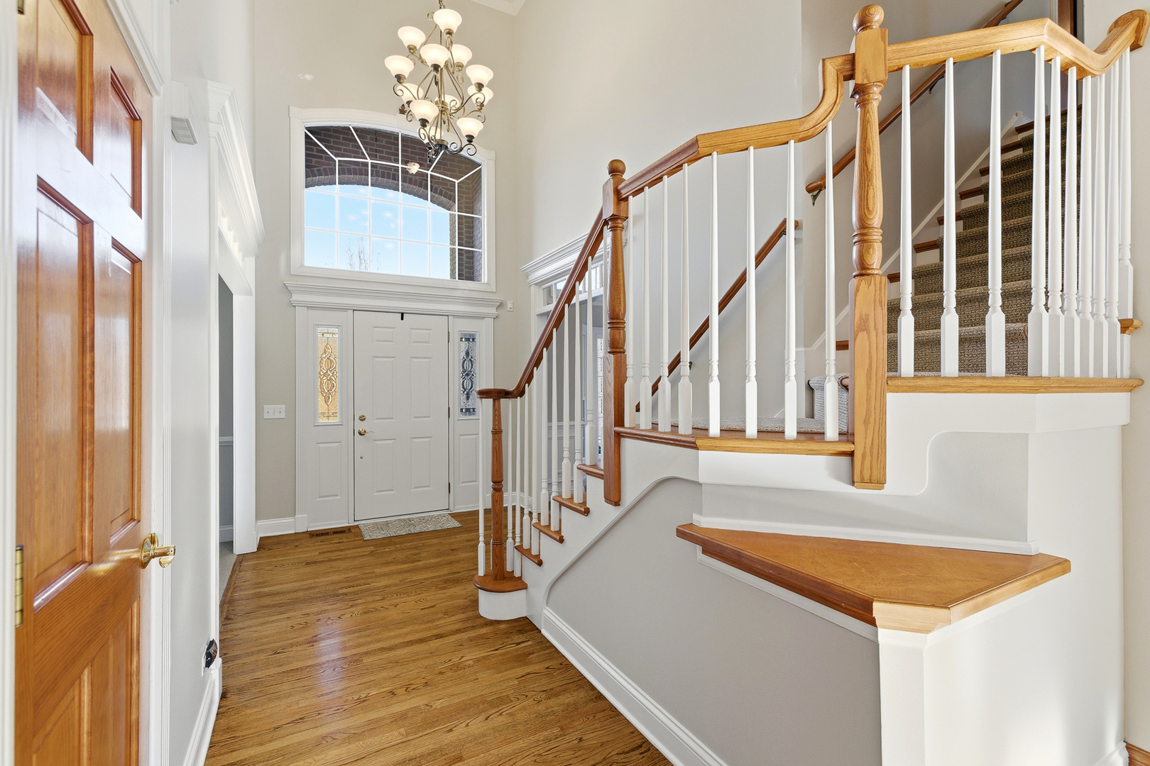 207 Long Beach Road, Oswego, IL 60543