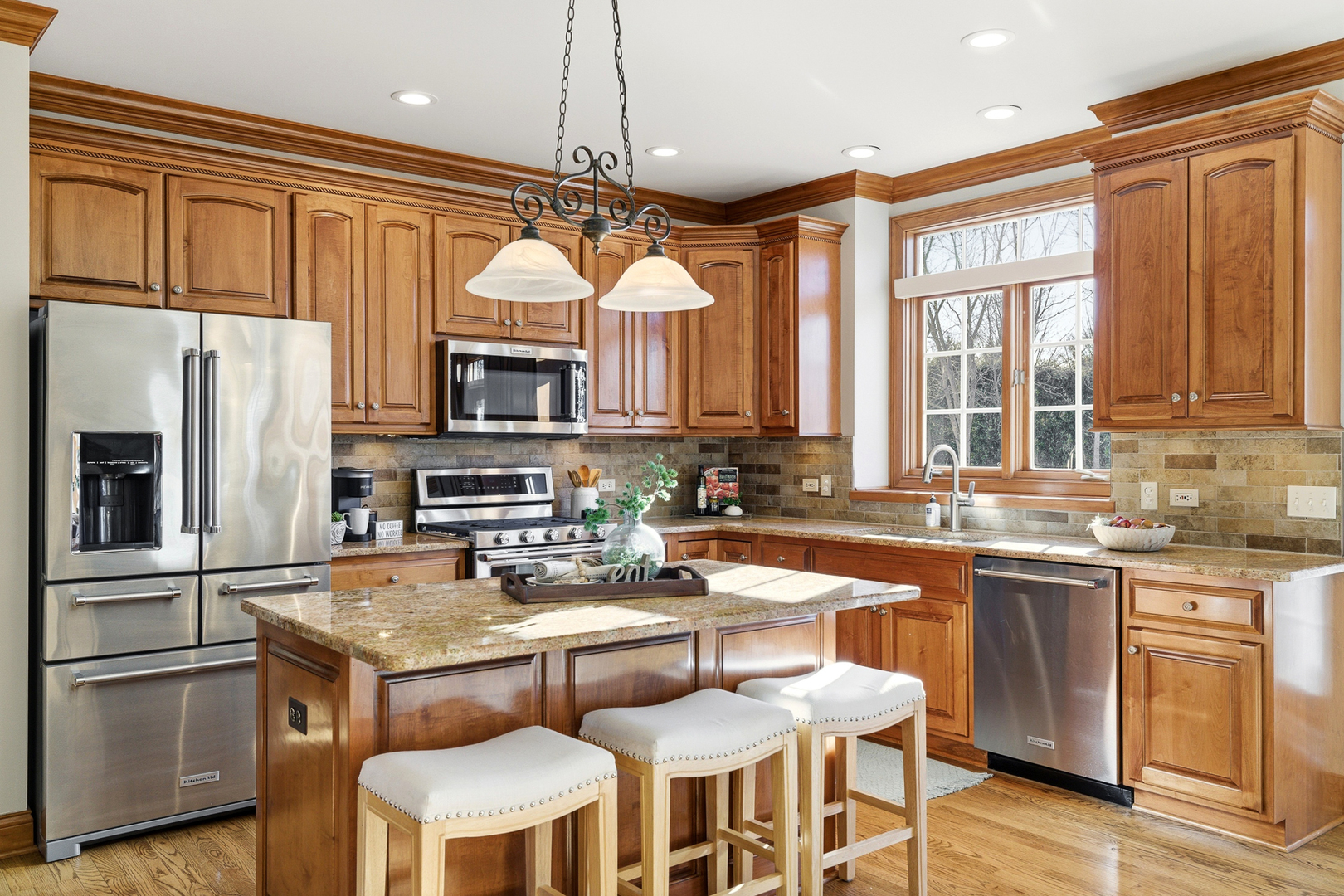 207 Long Beach Road, Oswego, IL 60543