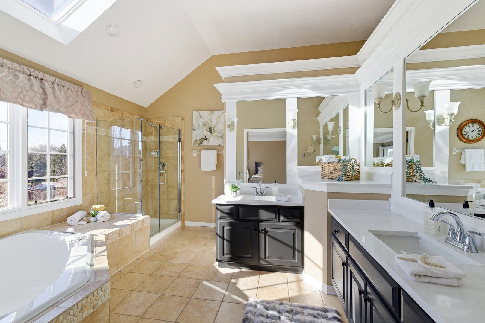 207 Long Beach Road, Oswego, IL 60543