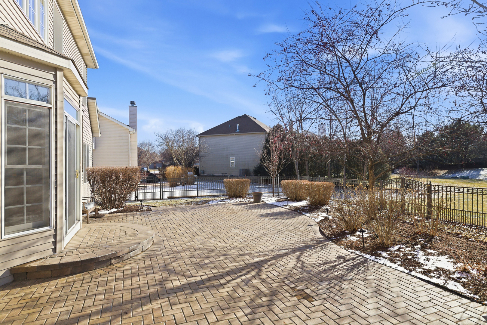 207 Long Beach Road, Oswego, IL 60543