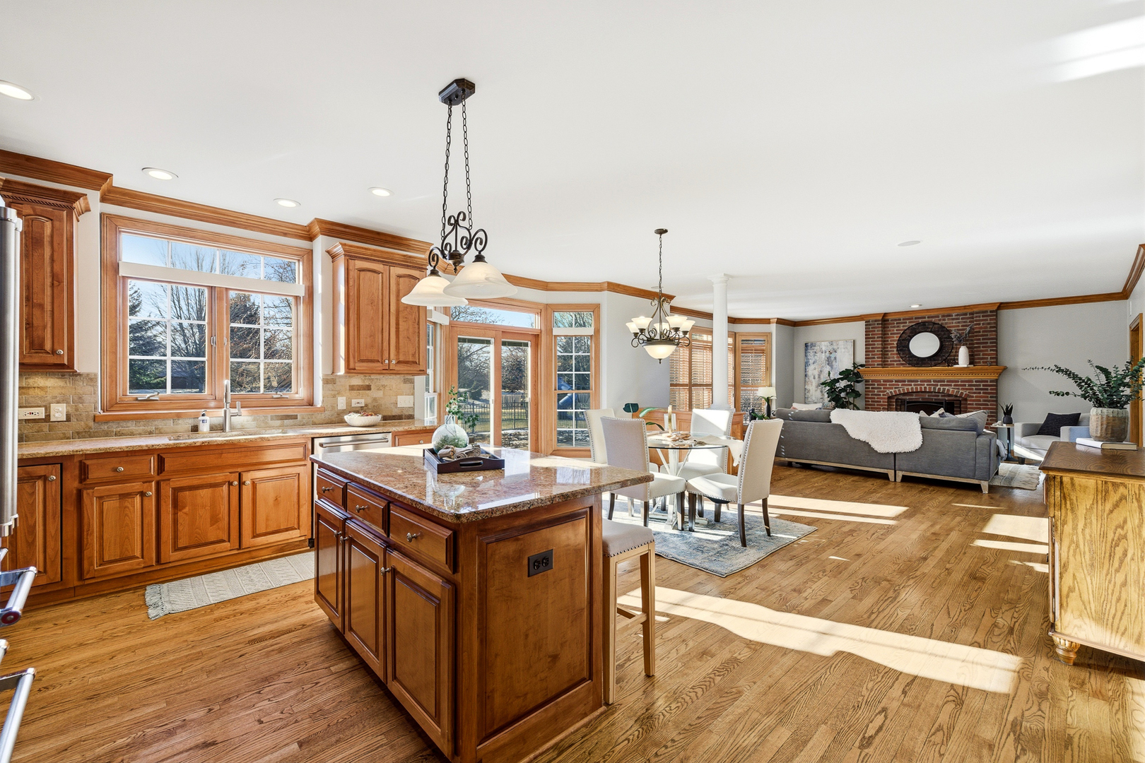 207 Long Beach Road, Oswego, IL 60543