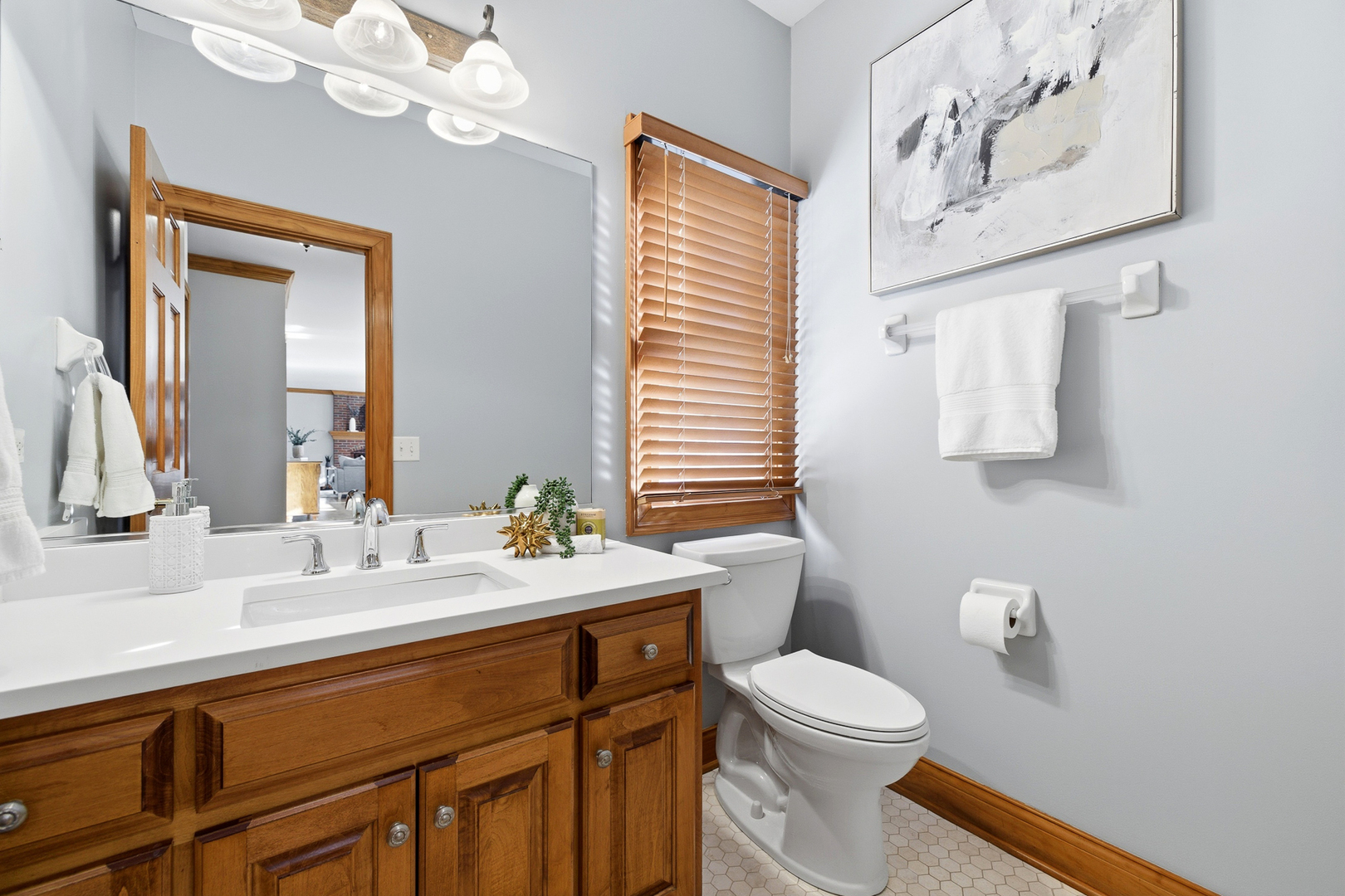 207 Long Beach Road, Oswego, IL 60543