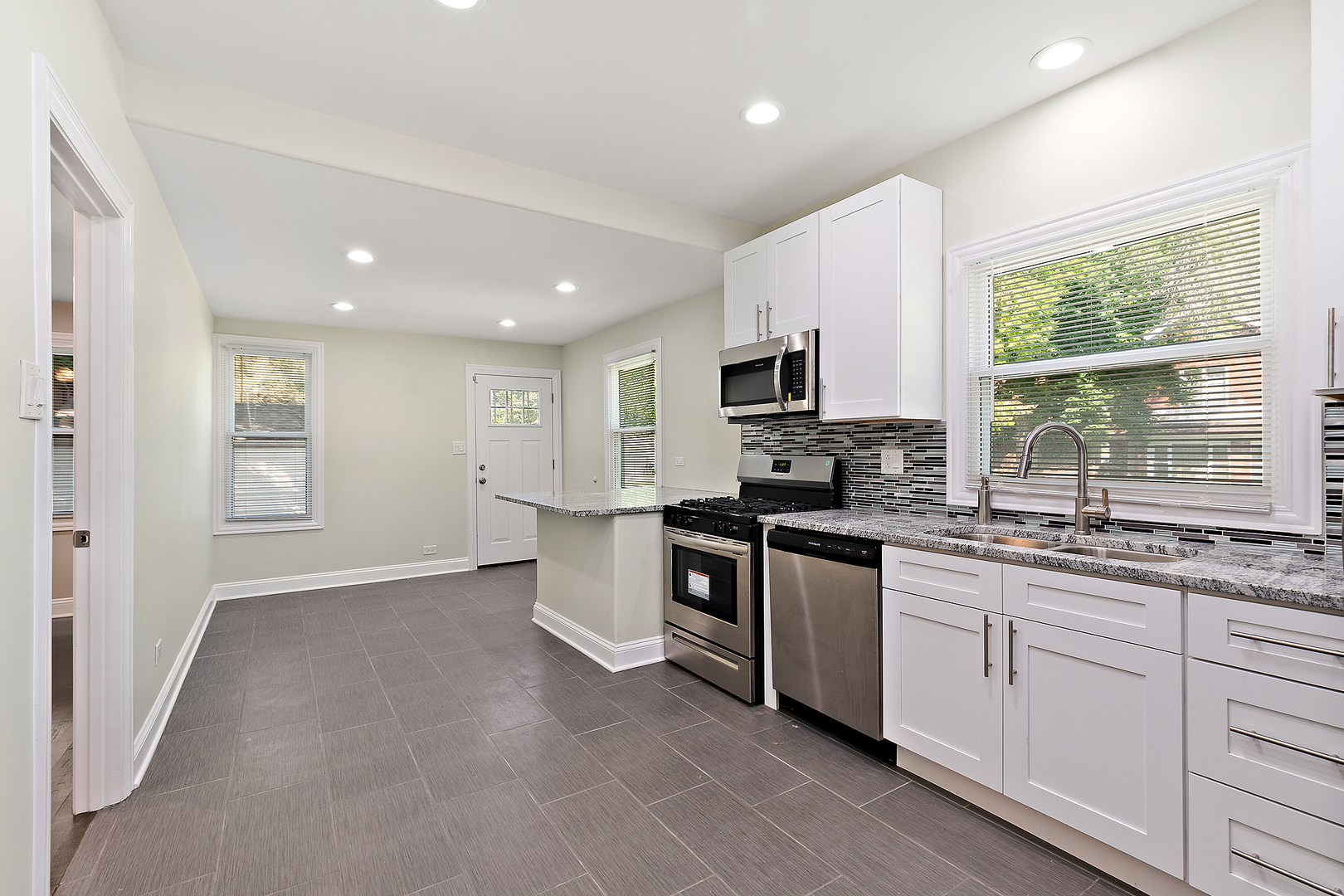 9400 S Charles Street, Chicago, IL 60643