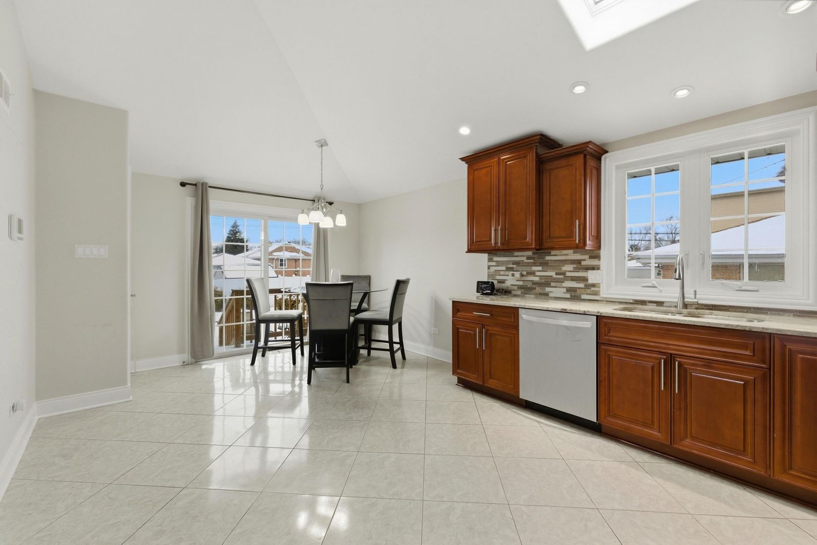 8808 Meade Avenue, Oak Lawn, IL 60453