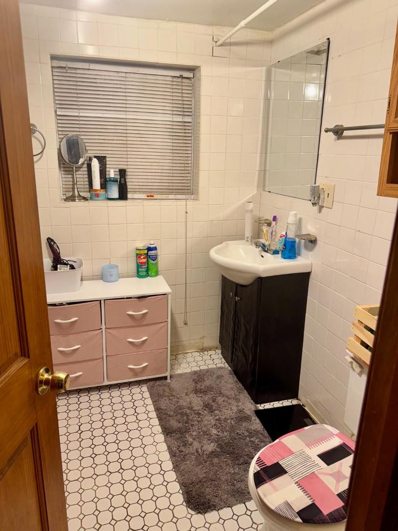 4935 W Monroe Street, Chicago, IL 60644