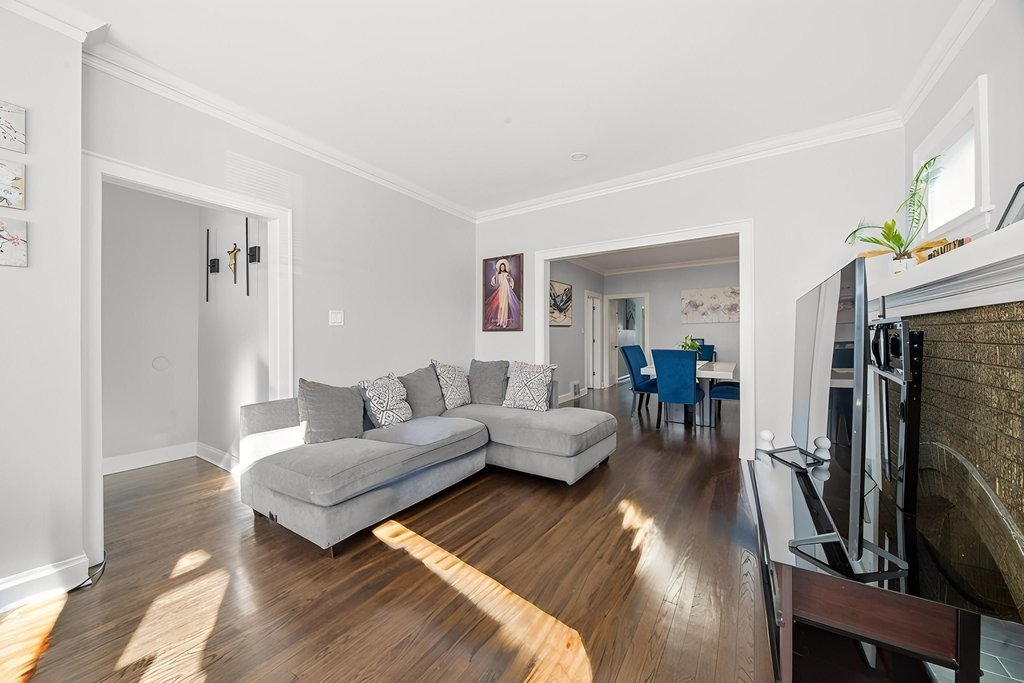 6047 S Richmond Street, Chicago, IL 60629