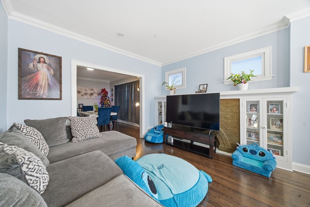 6047 S Richmond Street, Chicago, IL 60629