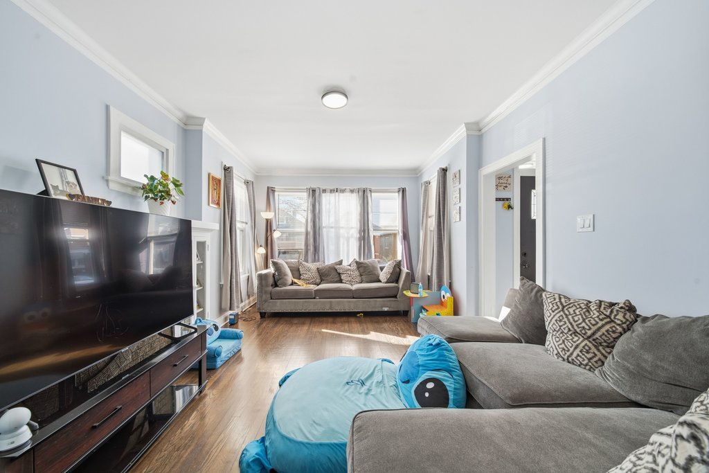 6047 S Richmond Street, Chicago, IL 60629