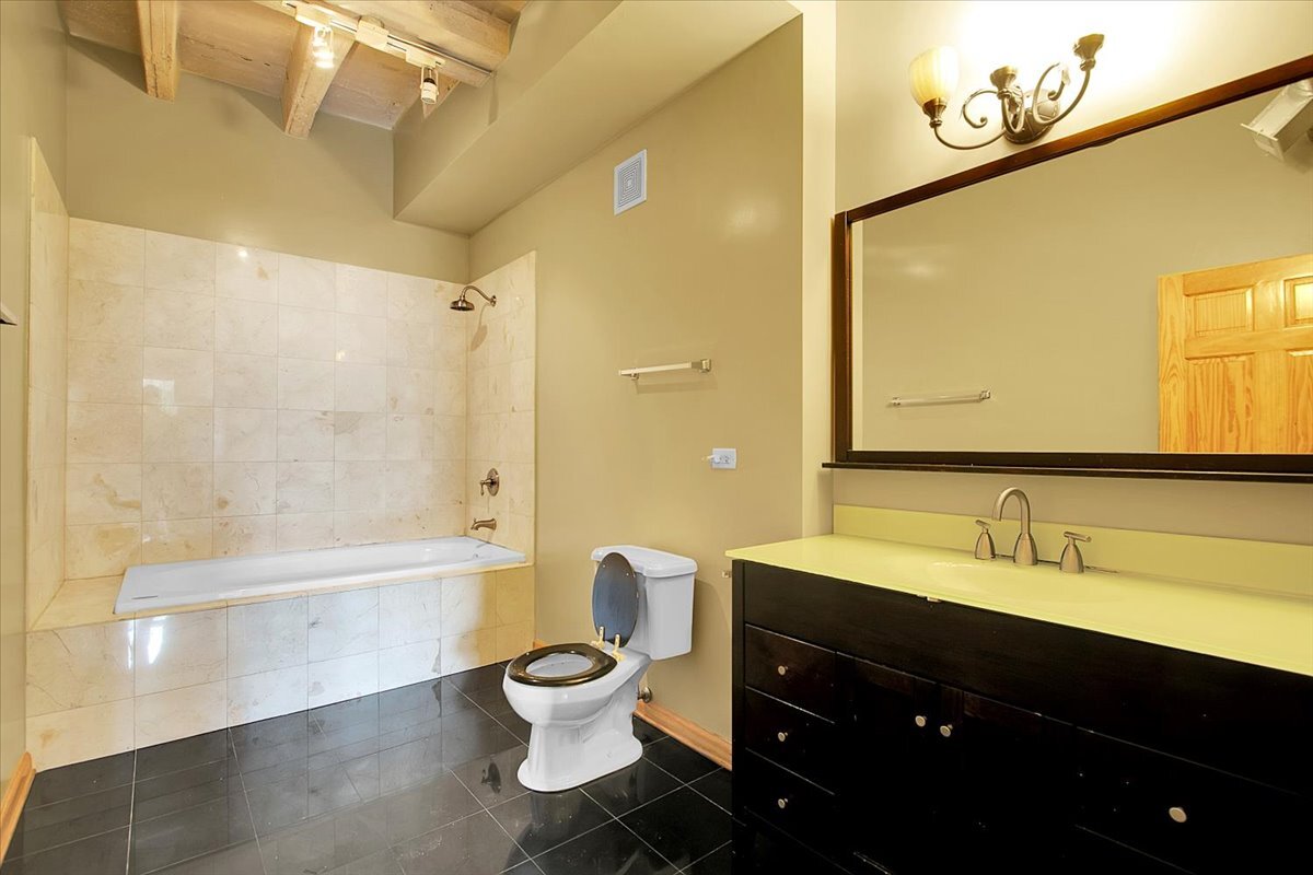 809 E 40th Street #4-4, Chicago, IL 60653