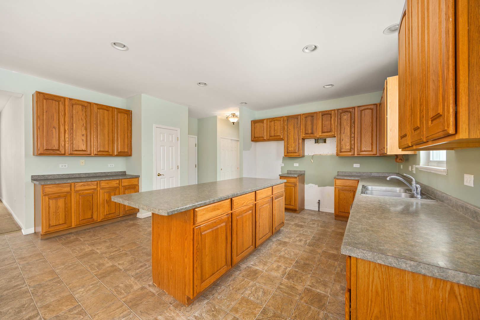 333 Claridge Circle, Bolingbrook, IL 60440