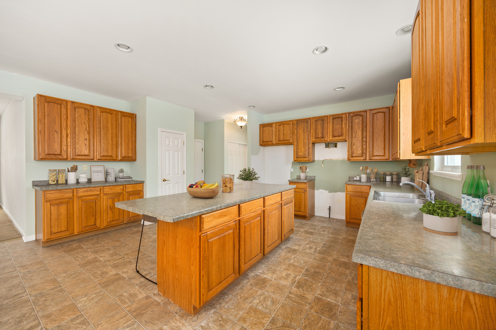 333 Claridge Circle, Bolingbrook, IL 60440