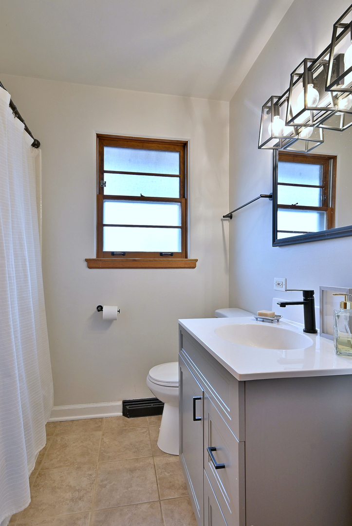 465 W Verret Street, Elmhurst, IL 60126