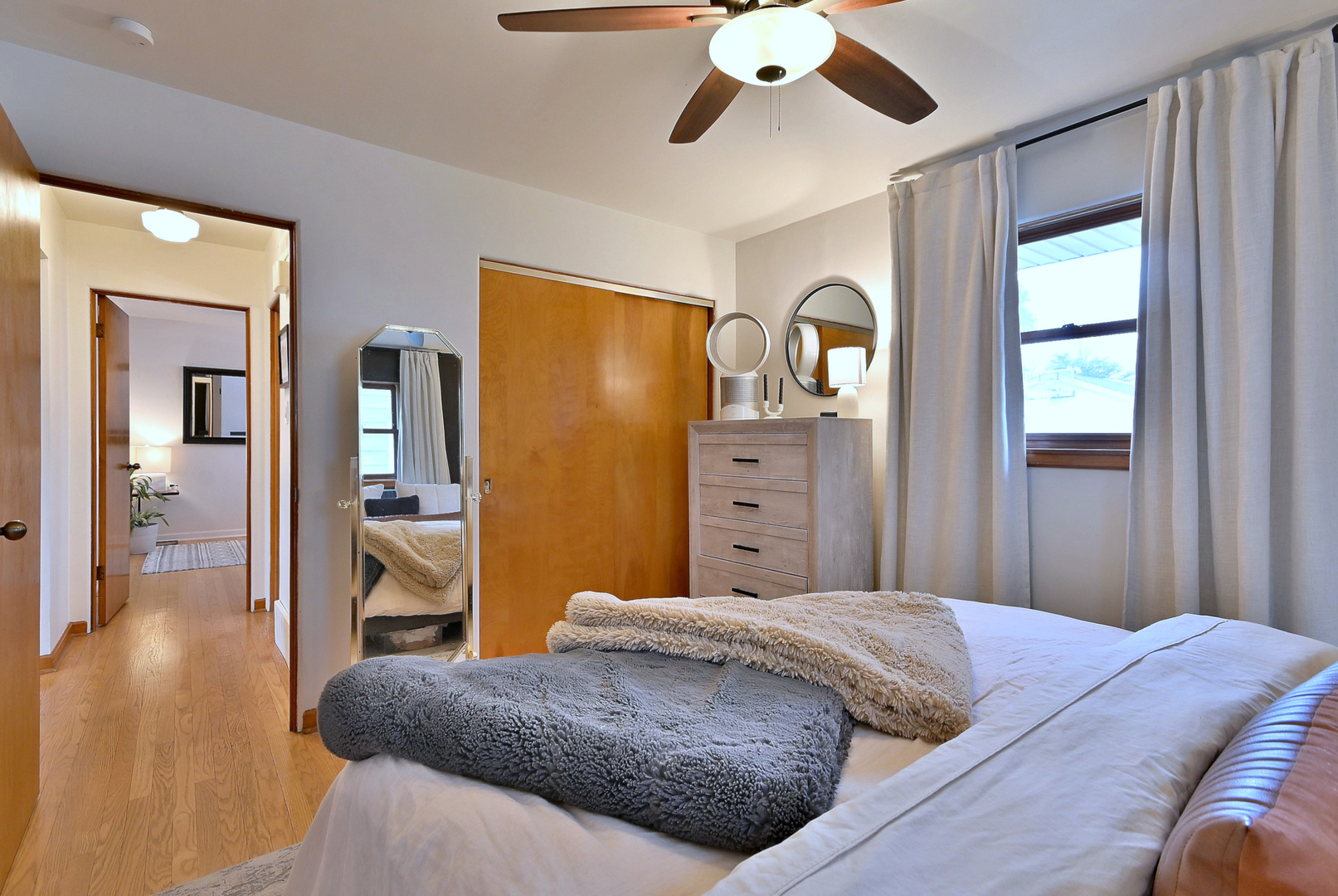 465 W Verret Street, Elmhurst, IL 60126