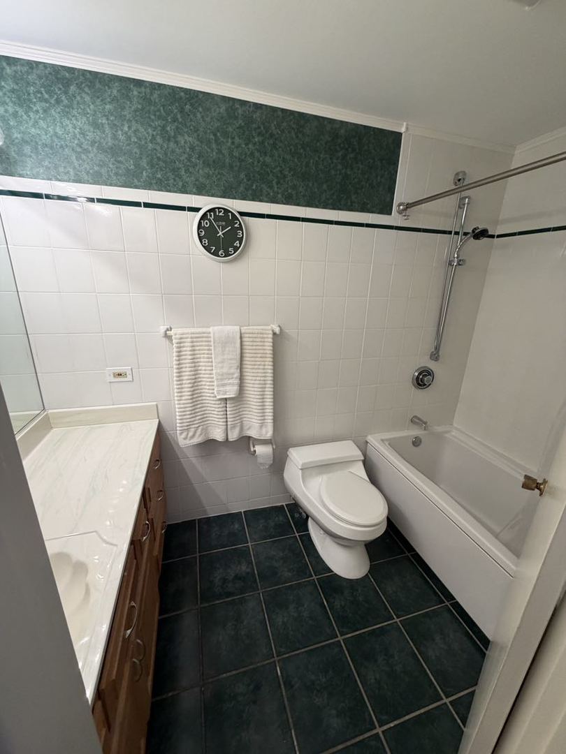 520 W Merri Oaks Road, Barrington Hills, IL 60010