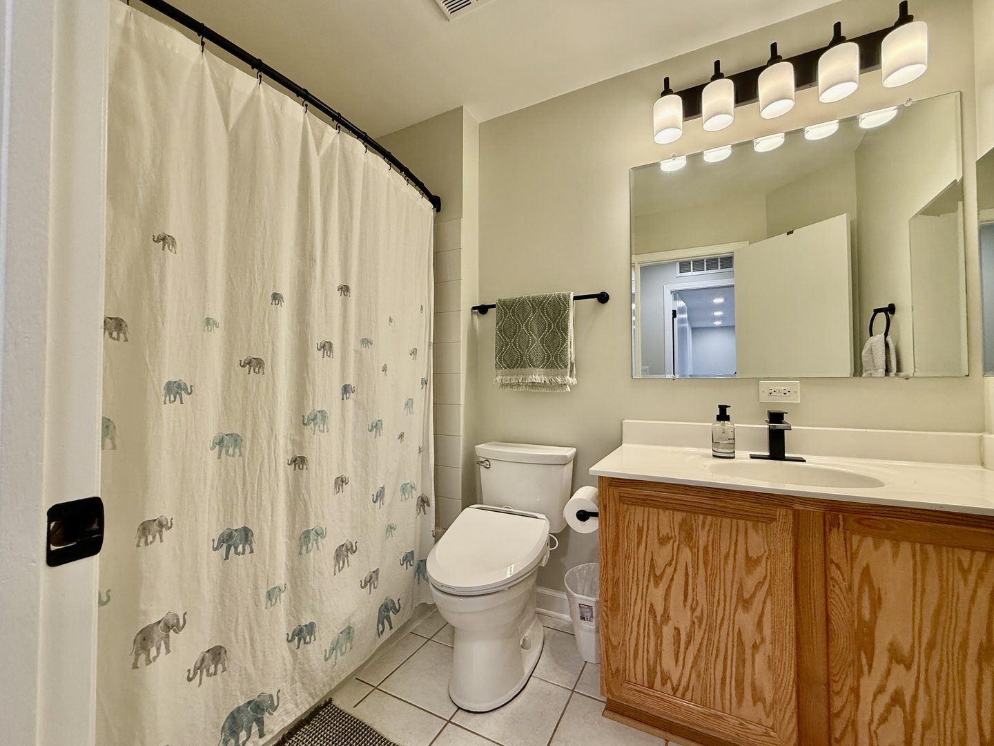 611 Paris Avenue, Oswego, IL 60543