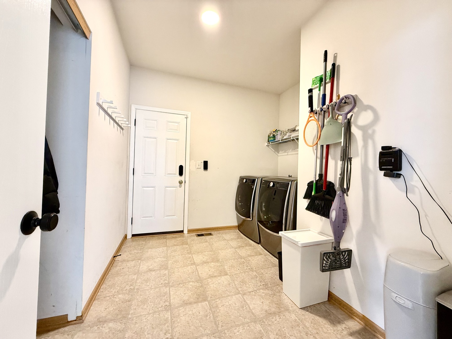 611 Paris Avenue, Oswego, IL 60543