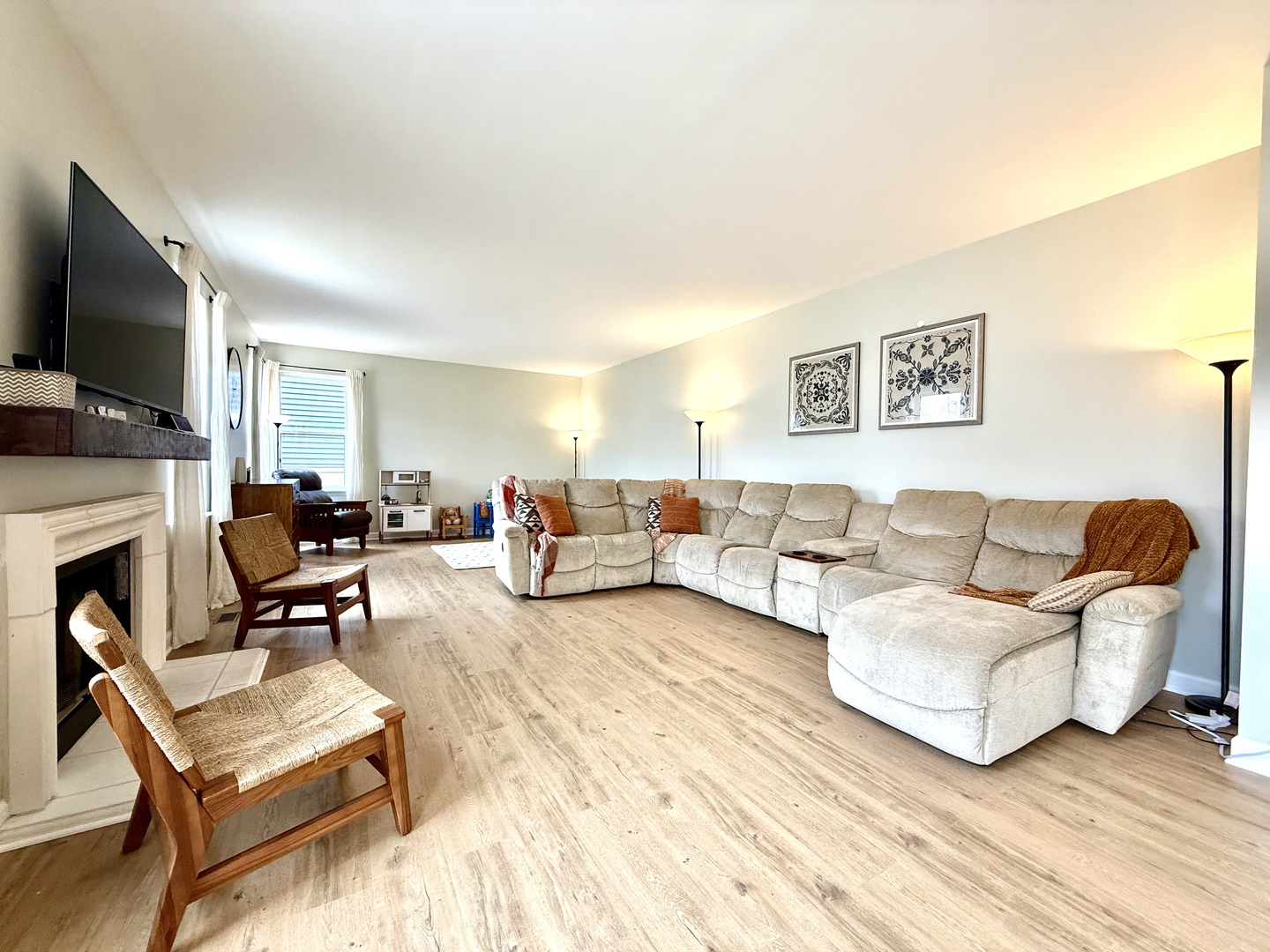 611 Paris Avenue, Oswego, IL 60543