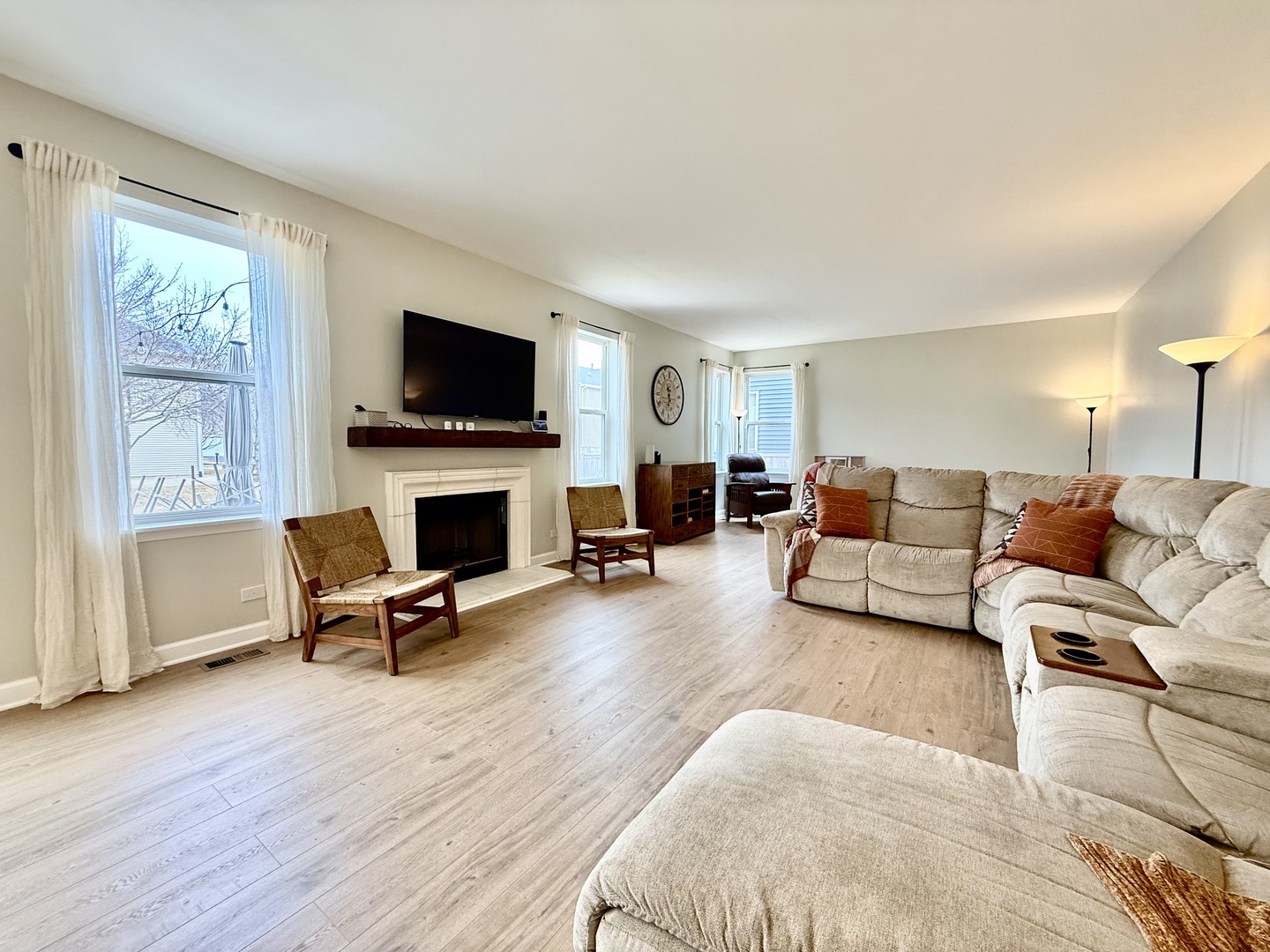 611 Paris Avenue, Oswego, IL 60543