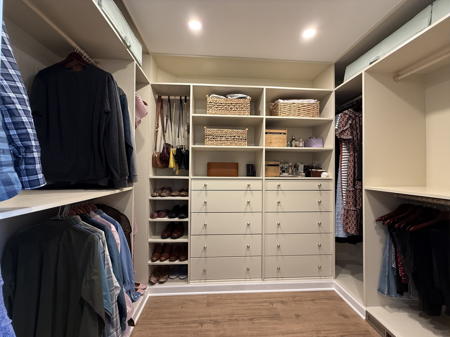 611 Paris Avenue, Oswego, IL 60543