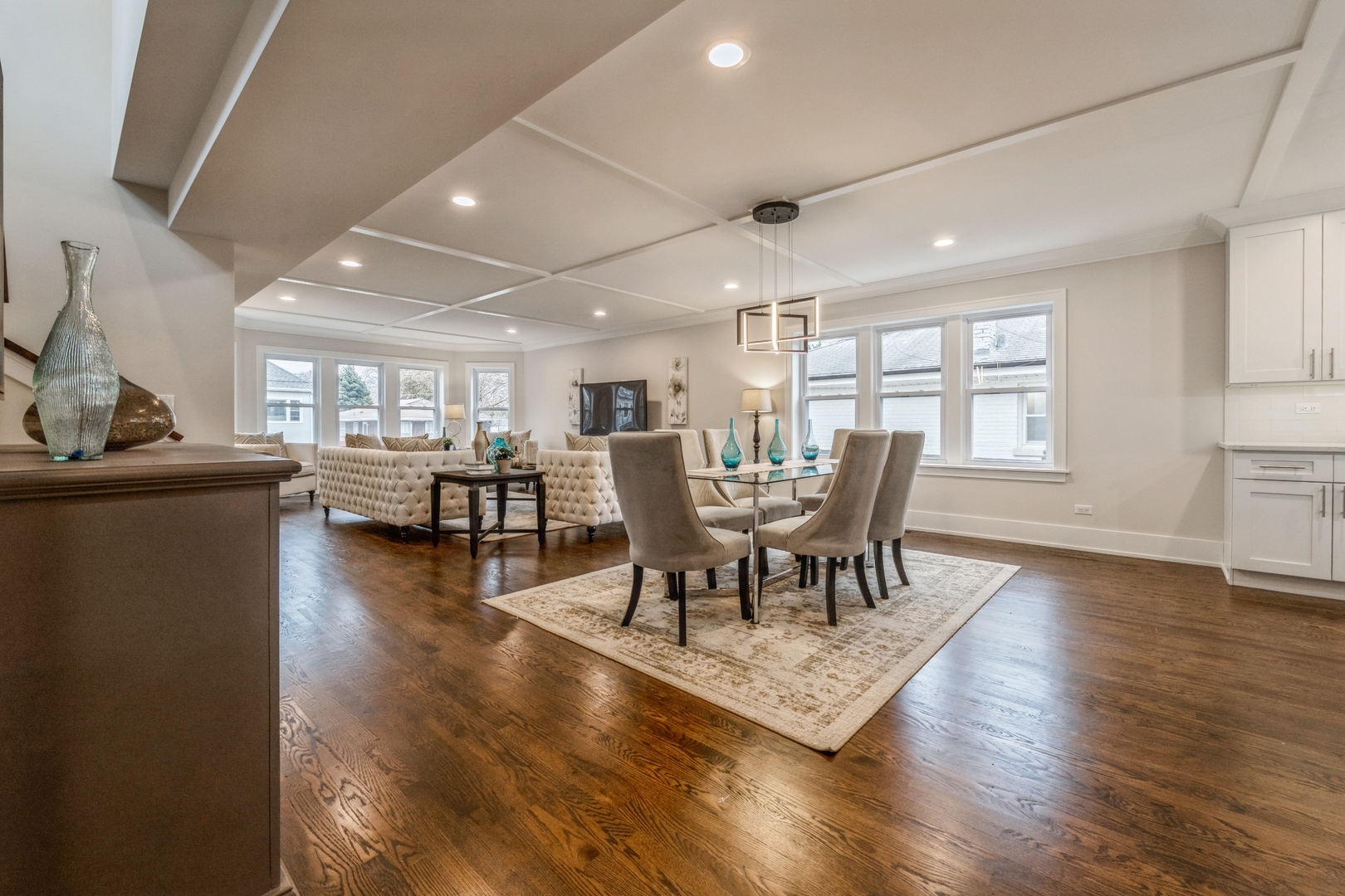 5311 W Belle Plaine Avenue, Chicago, IL 60641