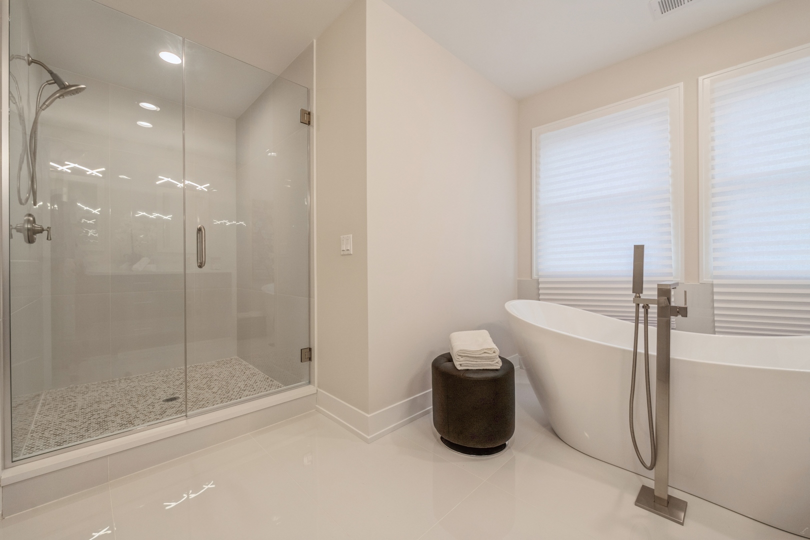 5311 W Belle Plaine Avenue, Chicago, IL 60641